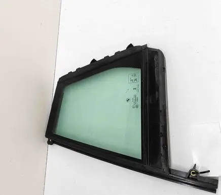 BMW X4M F98 Rear vent window glass 7416541