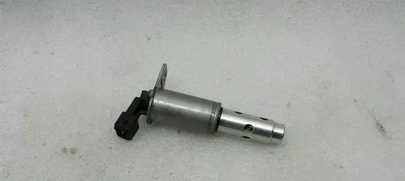 BMW 5 E60 E61 Camshaft vanos timing valve 7585425