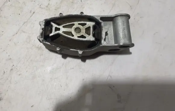 Volvo C40 Engine mounting bracket 31686298