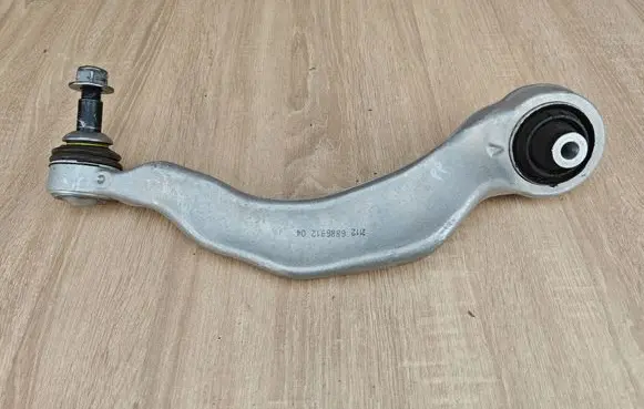 BMW 8 G16 Front lower control arm/wishbone 6886912