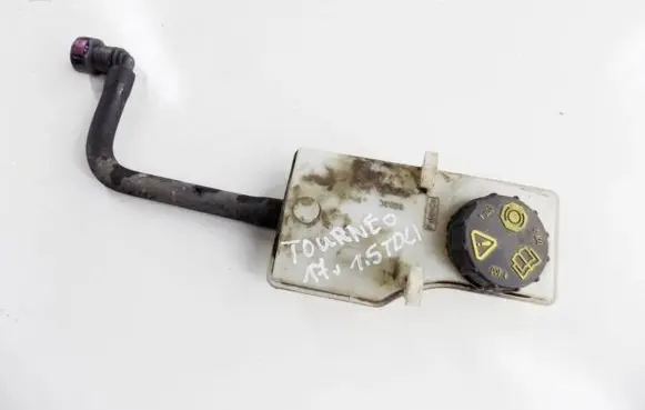 Brake fluid reservoir