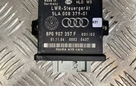 Audi A4 S4 B7 8E 8H Light module LCM 8P0907357F 5LA008379