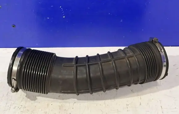 Air intake hose/pipe