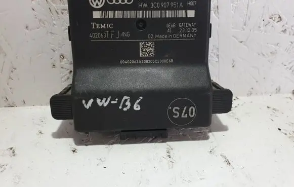 Volkswagen PASSAT B6 Gateway control module 3C0907530C 3C0907951A