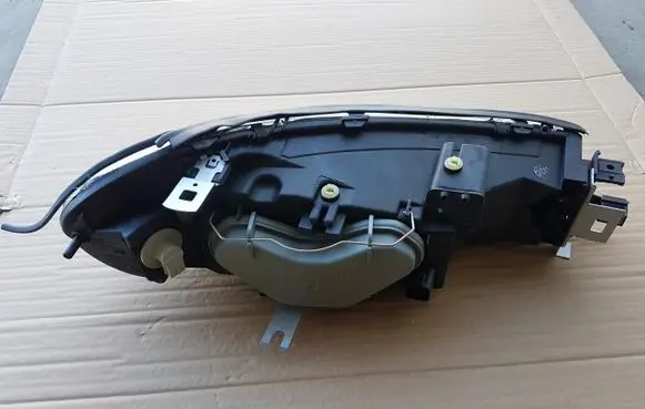 Ford Mondeo MK II Headlight/headlamp