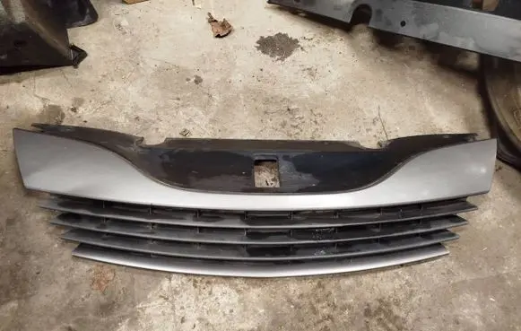 Renault Laguna II Front bumper upper radiator grill 42137
