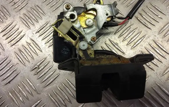 Toyota Corolla E120 E130 Loading door lock 