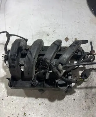 Ford Focus Intake manifold 96BF9424
