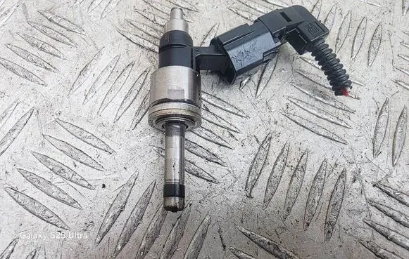 Fuel injector