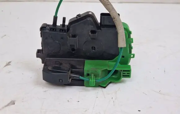 Hyundai i40 Front door lock 813103Z030