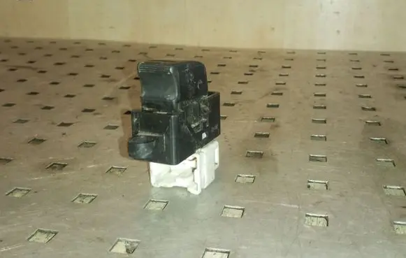 Nissan X-Trail T30 Electric window control switch