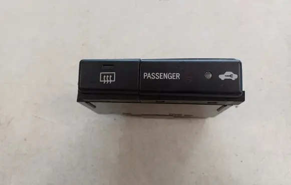Toyota Avensis T250 Windscreen/window heater switch