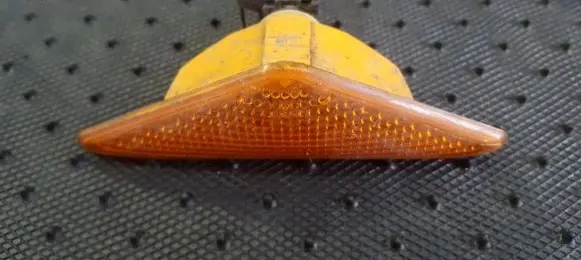 Ford Focus Front fender indicator light