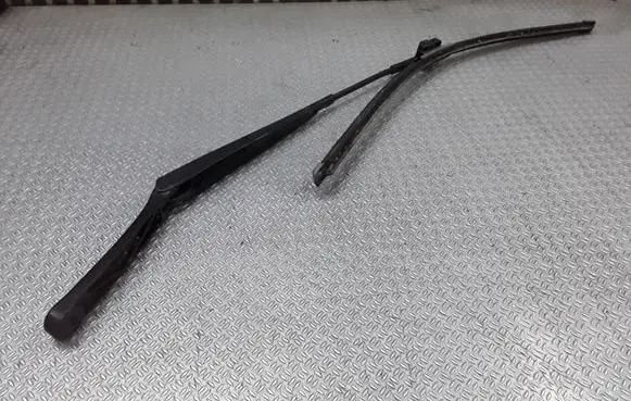 Volkswagen Golf V Windshield/front glass wiper blade 1K1955409