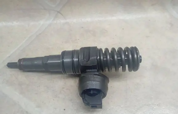Volkswagen Caddy Fuel injector 038130080BX