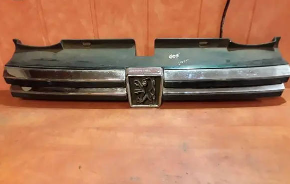 Peugeot 605 Front bumper upper radiator grill 9256227877