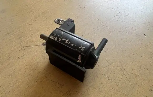 Mitsubishi Pajero Turbo solenoid valve K5T47172