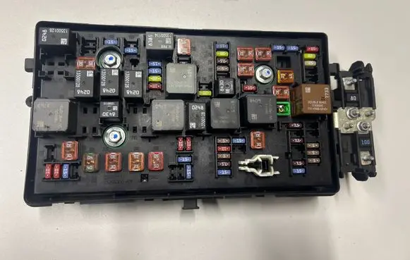 Opel Insignia A Fuse module 13222782 13255300