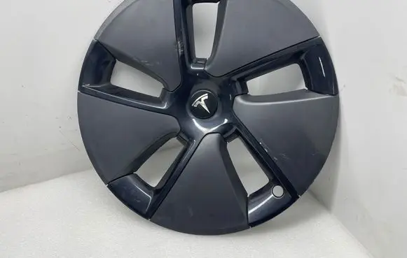 Tesla Model 3 R18 wheel hub/cap/trim 104427100A