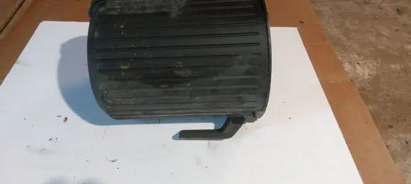 Volkswagen Multivan T4 Air filter box 044129620