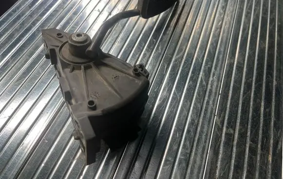 Nissan Interstar Accelerator throttle pedal 7700314525