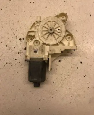 Ford Focus Front door window regulator motor 4M5T14A389 995208101 0130822217