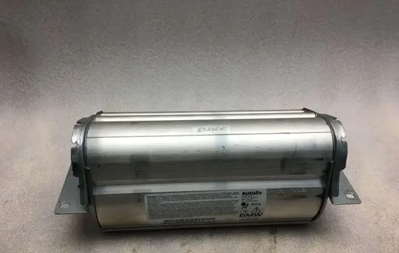 BMW 5 E60 E61 Passenger airbag 39703970809L 05B025UA13340