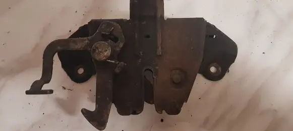 Mitsubishi Pajero Sport I Engine bonnet/hood lock/catch