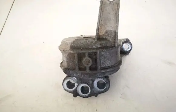 Opel Zafira B Engine mount bracket v05630