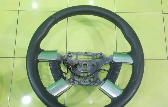 Ford Kuga I Steering wheel TP154