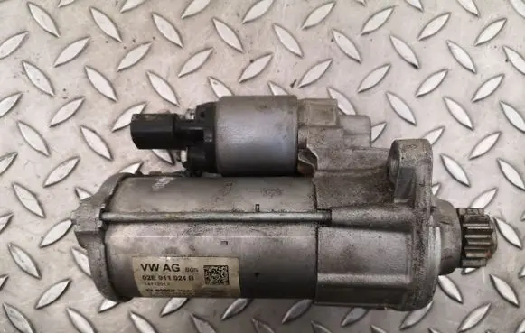 Volkswagen Golf VII Starter motor 02E911024B 0001179518