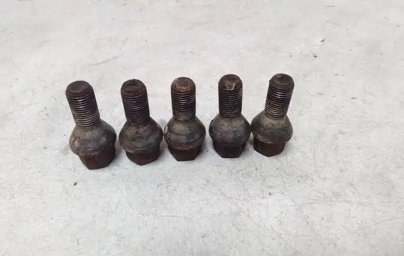 Nuts/bolts