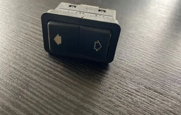 BMW 5 E39 Electric window control switch 8368974