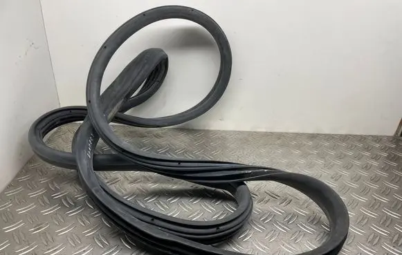 Ford Transit - Tourneo Connect Rear door rubber seal (on body) 