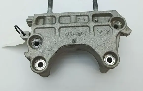 KIA Sportage Engine mounting bracket 