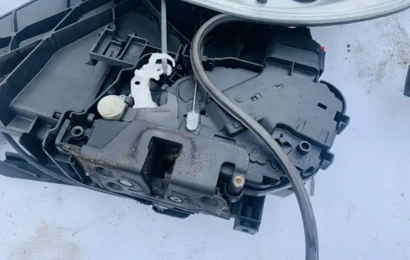 Volvo C30 Front door lock