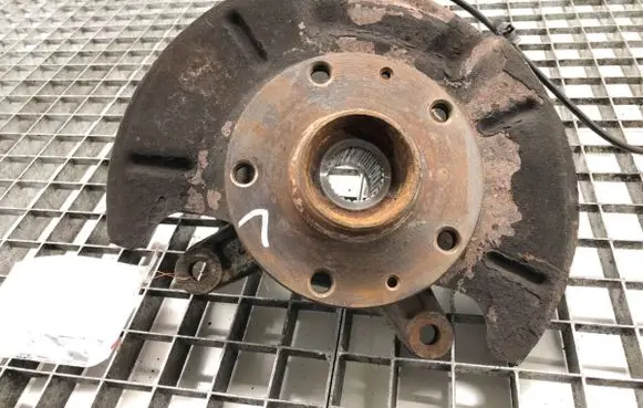Fiat Sedici Front wheel hub spindle knuckle