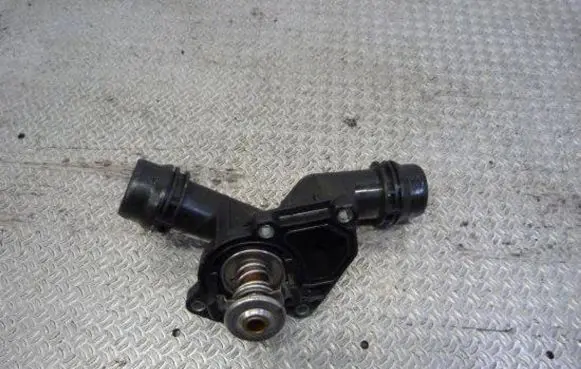 BMW 3 E46 Thermostat housing 