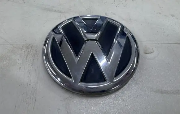 Volkswagen Jetta VI Manufacturer badge logo/emblem 5C6853630