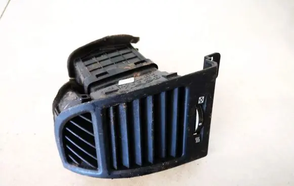 Hyundai Santa Fe Dash center air vent grill 974902b900 97490-2b900