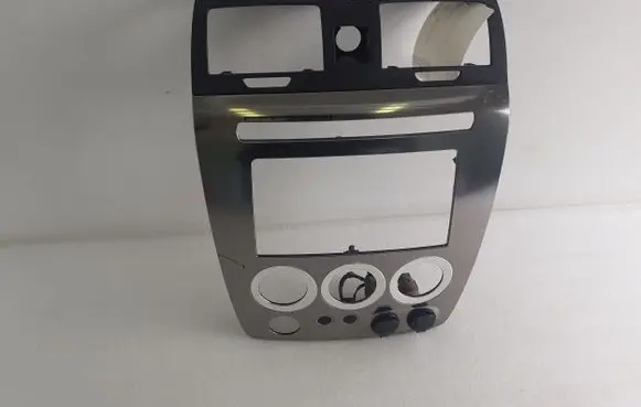 Hummer H3 Radio/GPS head unit trim 003007 074357