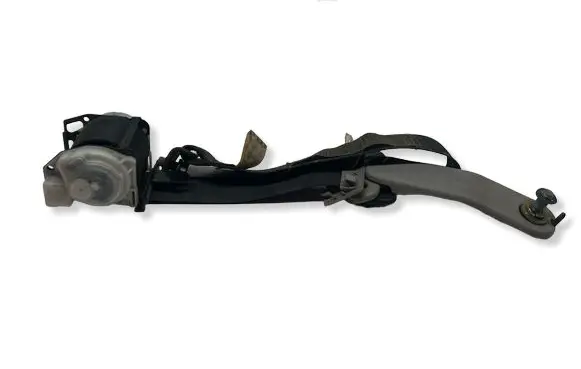 Mitsubishi Pajero Rear seatbelt N1527