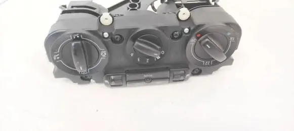 Volkswagen Golf V Climate control unit