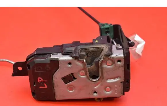 Opel Astra H Front door lock 13210748