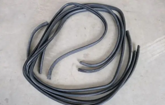 Fiat Fullback Front door rubber seal
