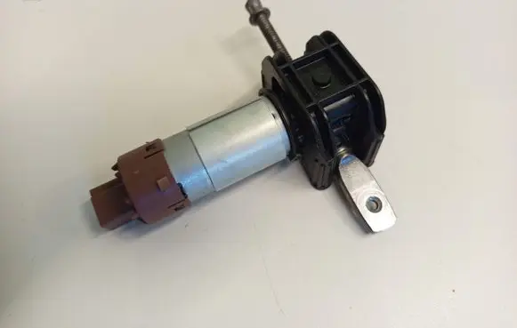 Mercedes-Benz GLC X253 C253 Seat adjustment motor 170217 C06710106 C03274