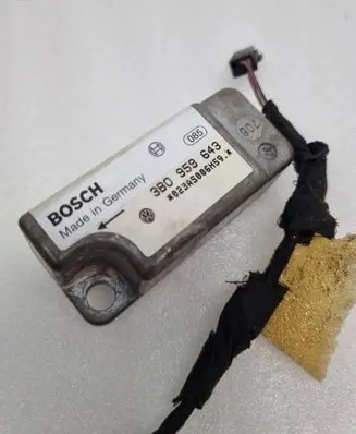 Volkswagen PASSAT B5 Airbag deployment crash/impact sensor 3B0959643