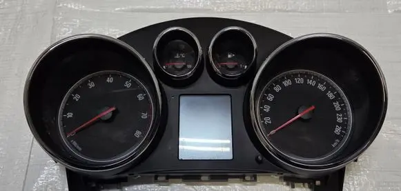 Opel Astra J Speedometer (instrument cluster) 13328266