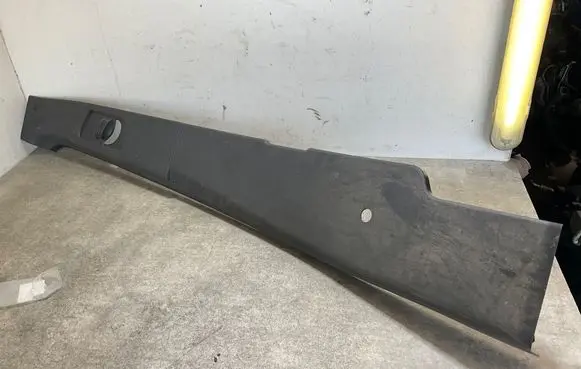Mercedes-Benz Sprinter W907 W910 (B) pillar trim (bottom) A9076905200 16113334