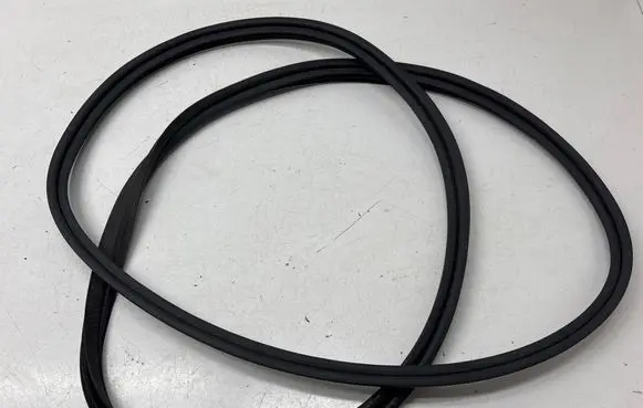 Subaru Forester SL Trunk rubber seal (body) 